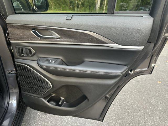 new 2025 Jeep Grand Cherokee car, priced at $39,735