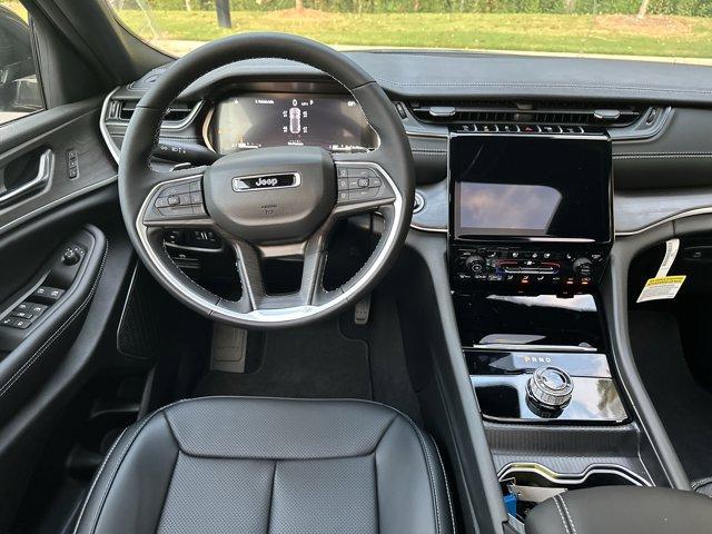 new 2025 Jeep Grand Cherokee car, priced at $39,735