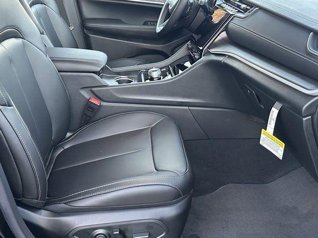 new 2025 Jeep Grand Cherokee car, priced at $42,235