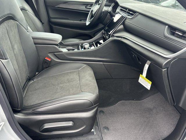 new 2025 Jeep Grand Cherokee car, priced at $36,975