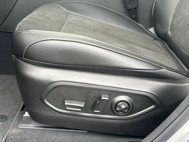 new 2025 Jeep Grand Cherokee car, priced at $36,975