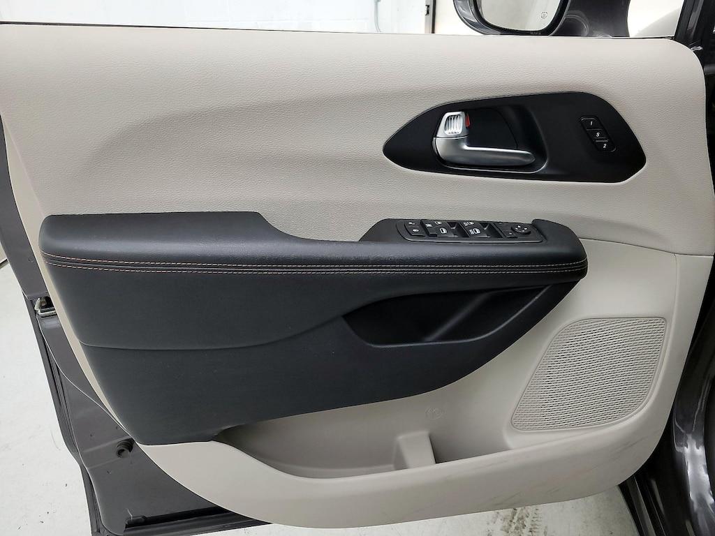 used 2020 Chrysler Pacifica car, priced at $23,998