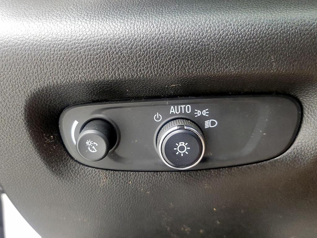 used 2022 Chevrolet Traverse car, priced at $28,998