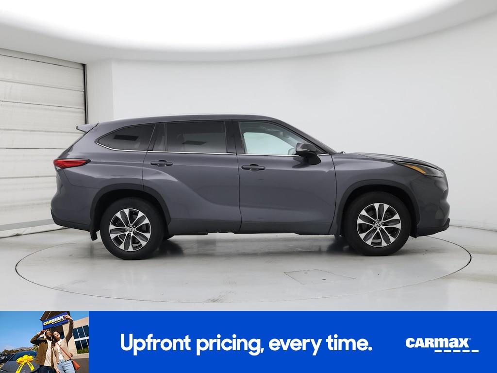 used 2022 Toyota Highlander car, priced at $38,998