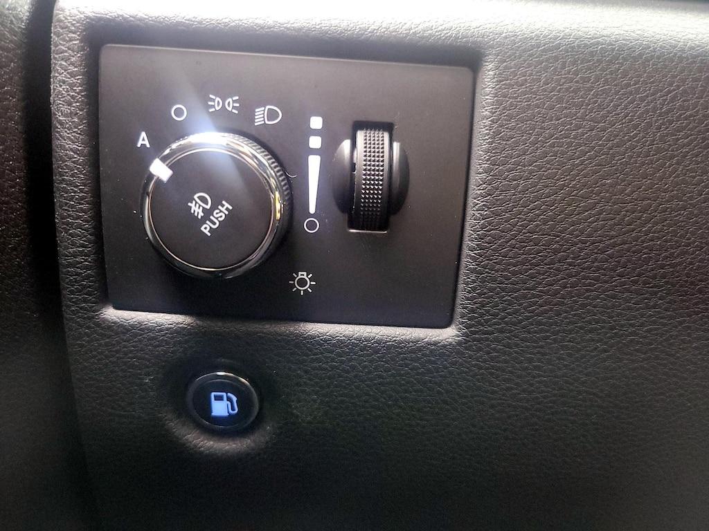 used 2015 Jeep Grand Cherokee car, priced at $14,998