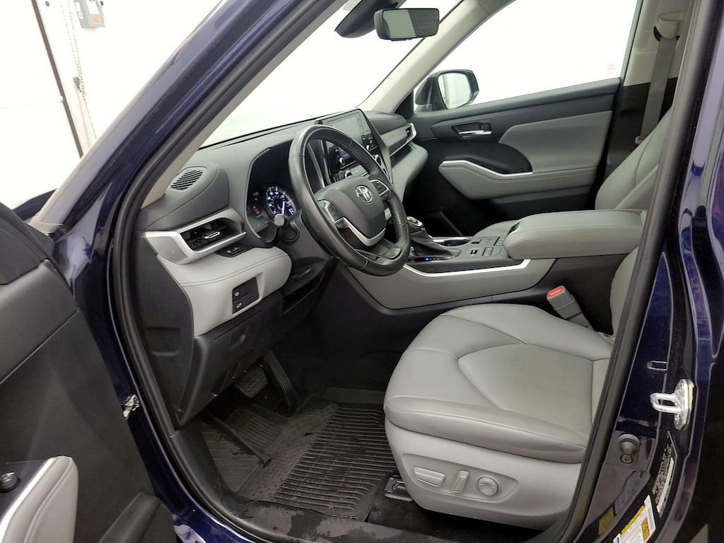 used 2022 Toyota Highlander car, priced at $38,998