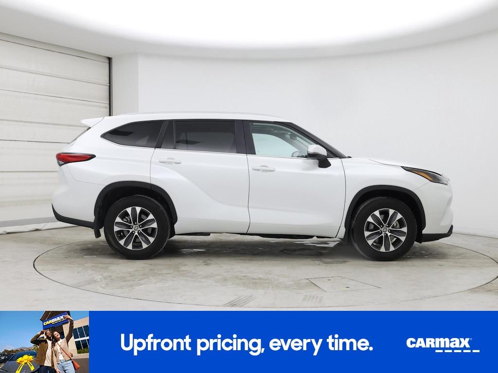 used 2023 Toyota Highlander car, priced at $38,998