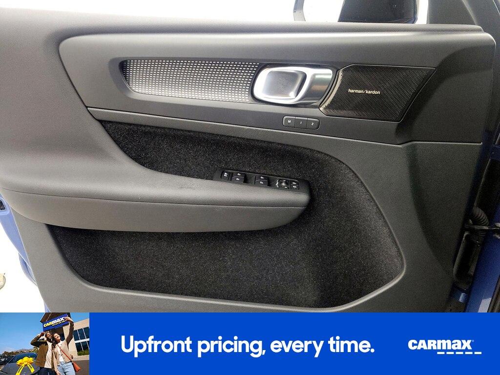 used 2020 Volvo XC40 car, priced at $26,998
