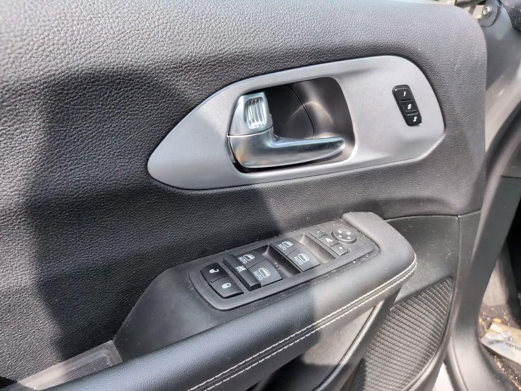used 2025 Chrysler Pacifica car, priced at $45,555