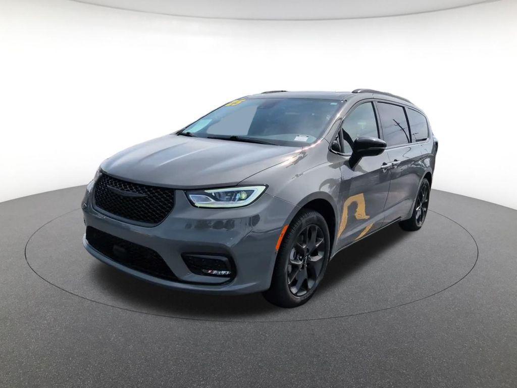 used 2025 Chrysler Pacifica car, priced at $45,555