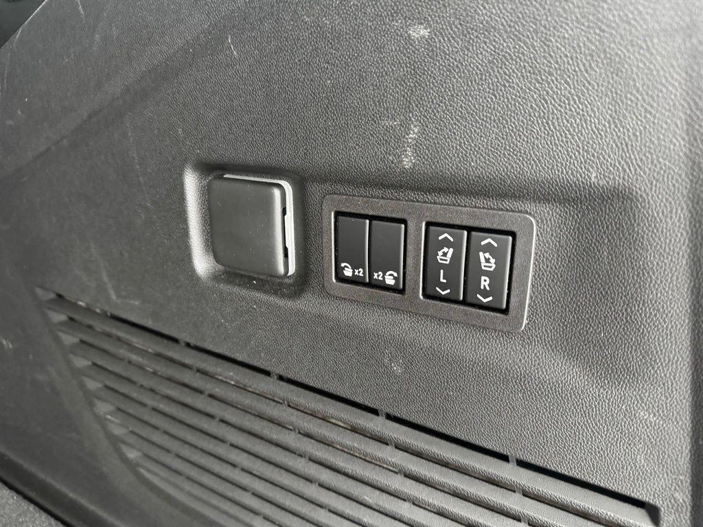 used 2024 GMC Yukon XL car, priced at $64,368