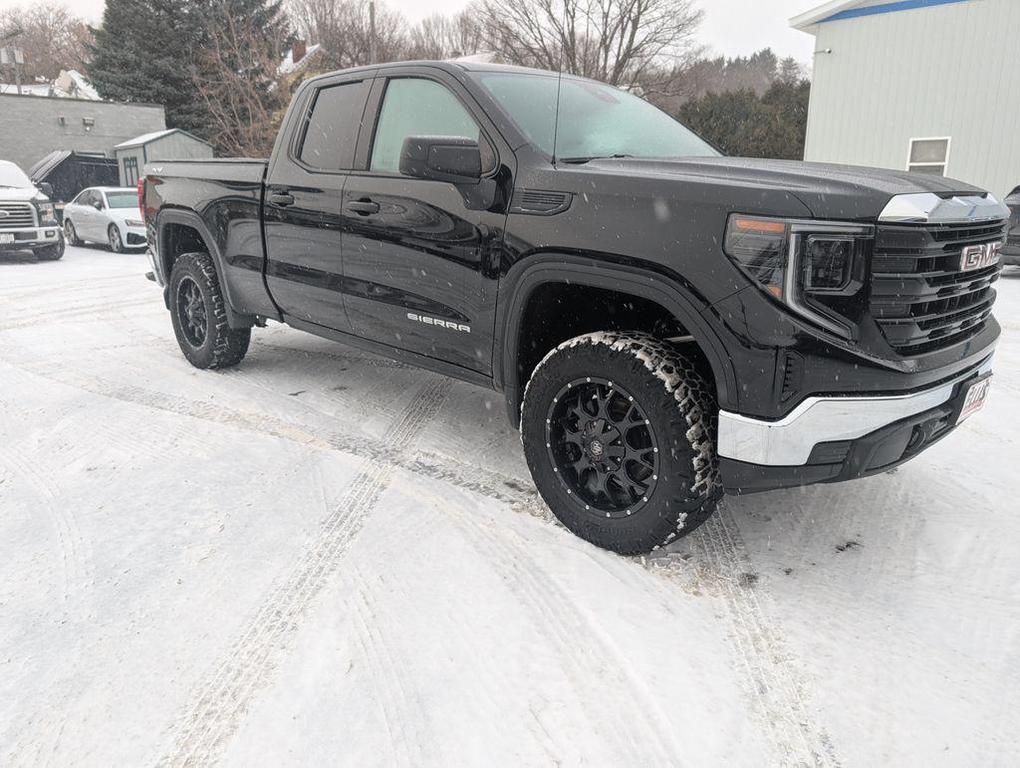 used 2023 GMC Sierra 1500 car, priced at $32,900