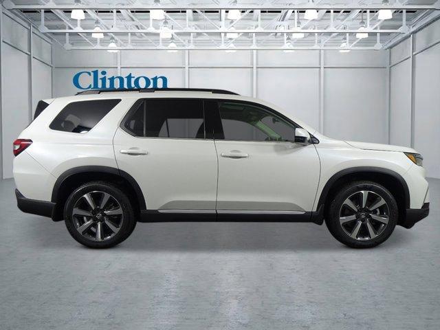 new 2025 Honda Pilot car, priced at $52,235