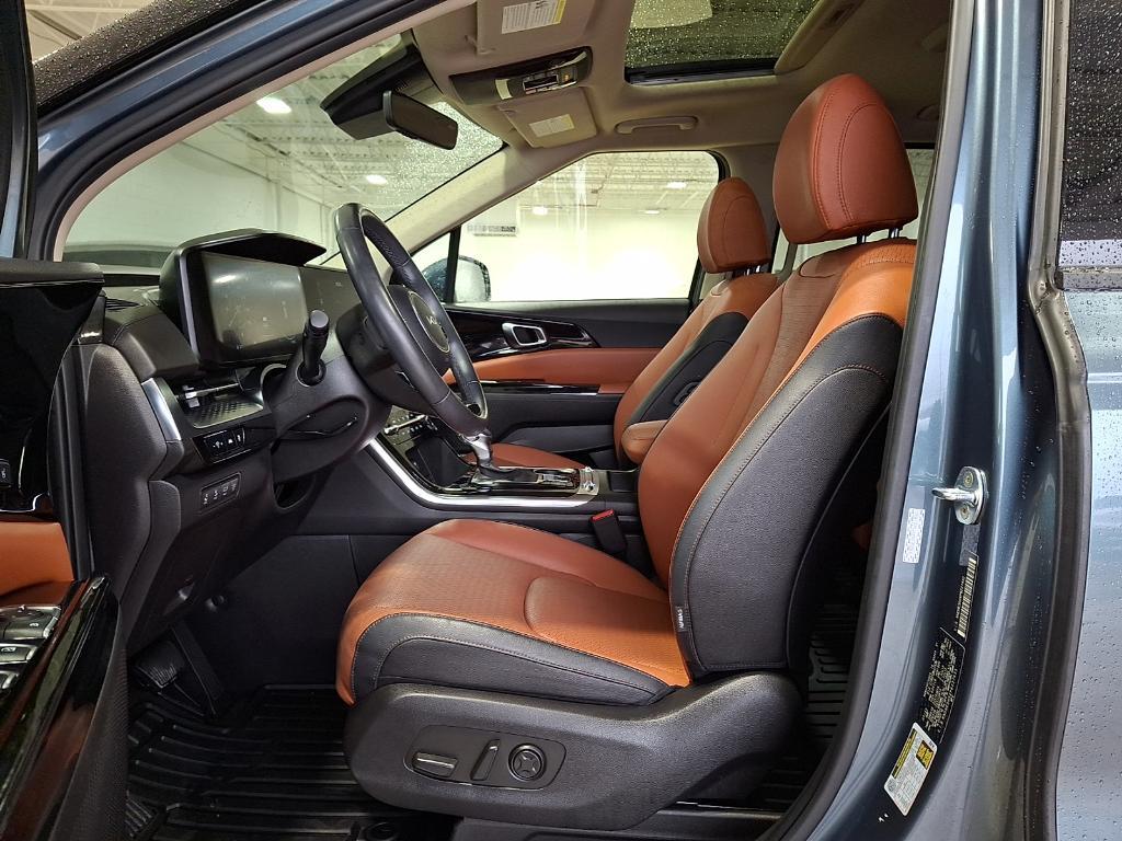 used 2023 Kia Carnival car, priced at $37,990