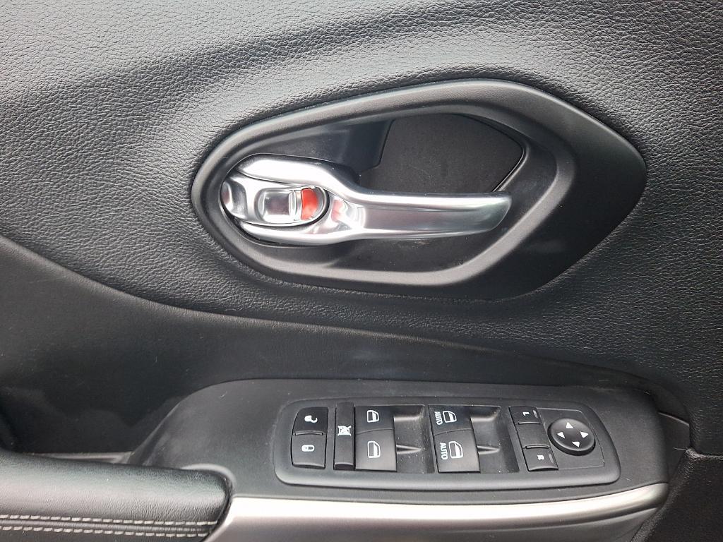 used 2021 Jeep Cherokee car, priced at $23,490