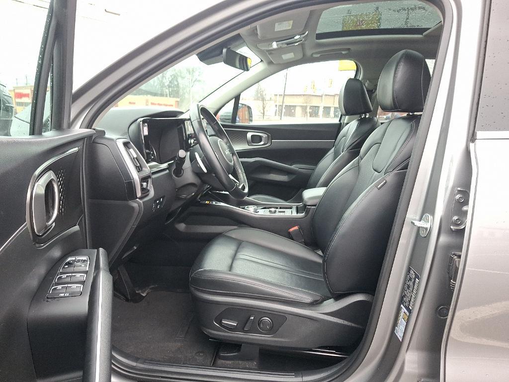 used 2023 Kia Sorento Hybrid car, priced at $29,990