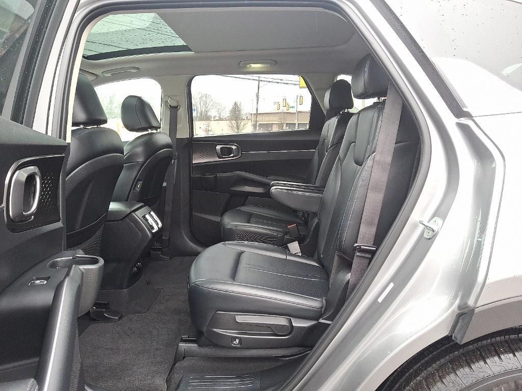 used 2023 Kia Sorento Hybrid car, priced at $29,990