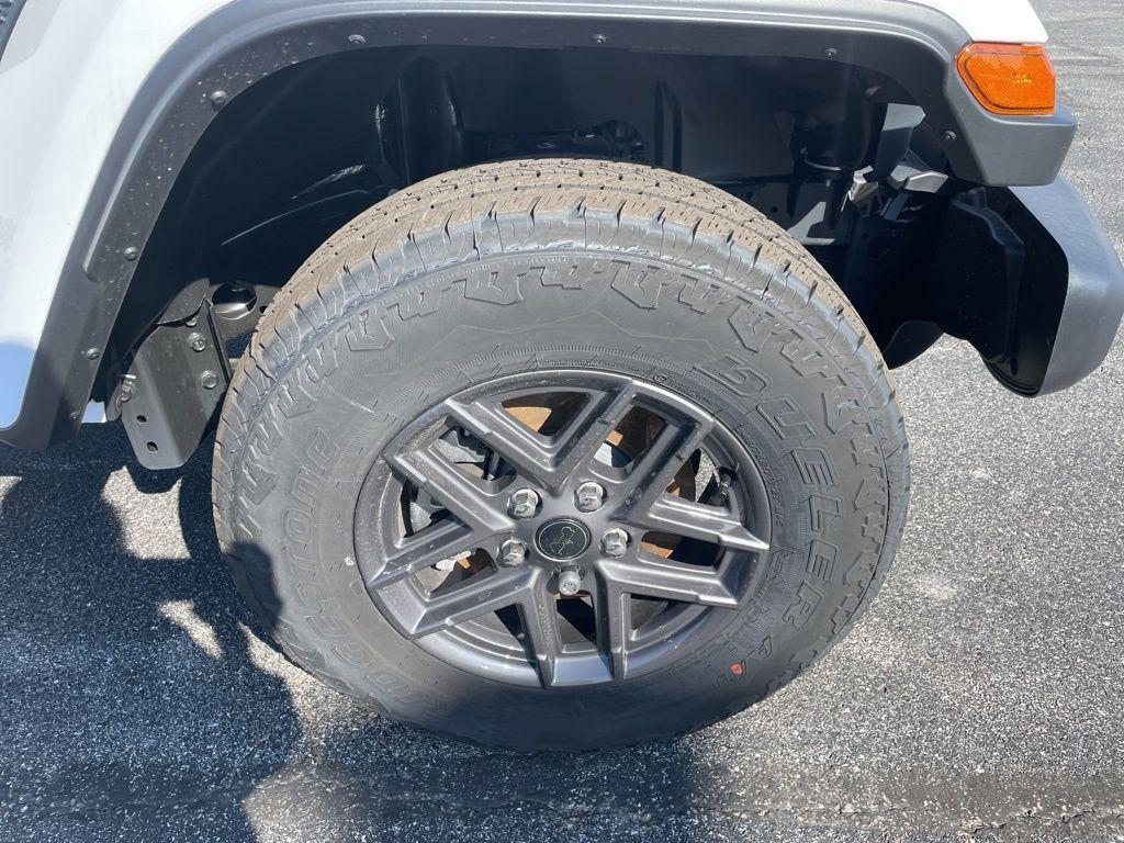 new 2025 Jeep Gladiator car, priced at $40,874