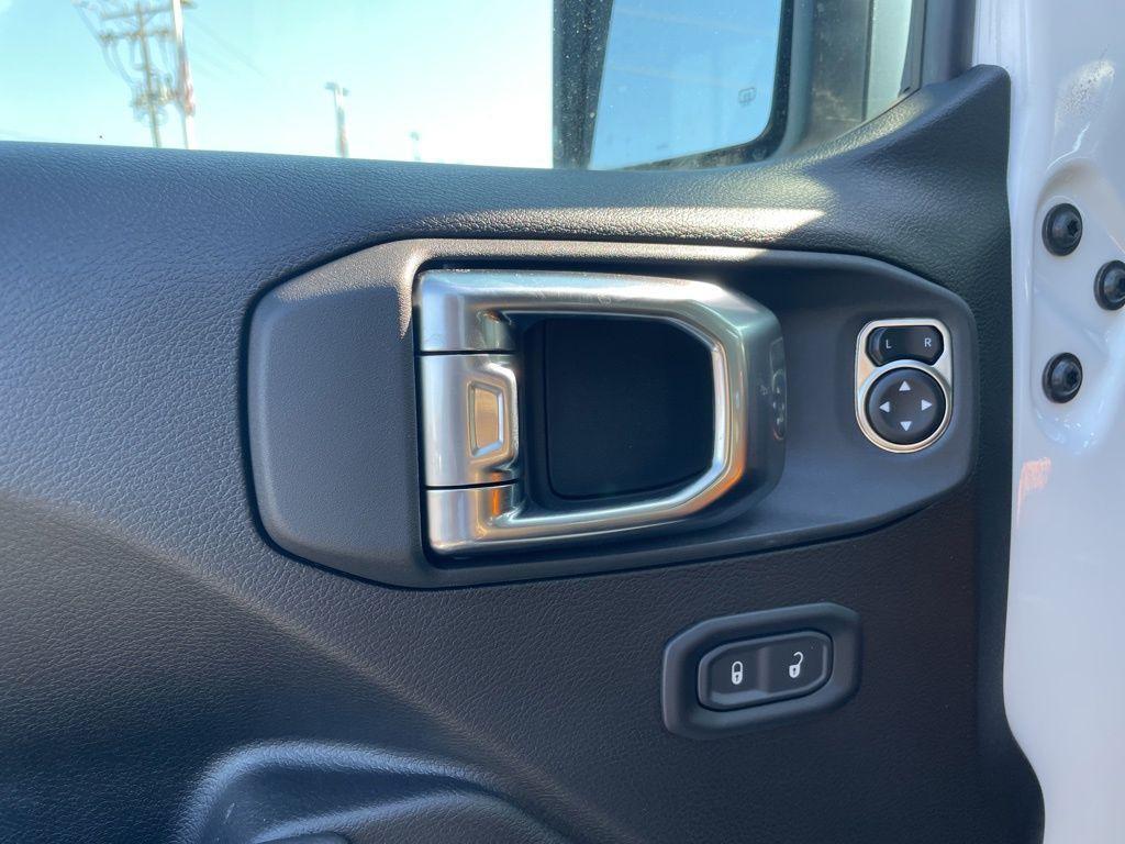 new 2025 Jeep Gladiator car, priced at $40,874