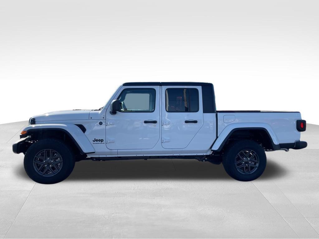 new 2025 Jeep Gladiator car, priced at $40,874