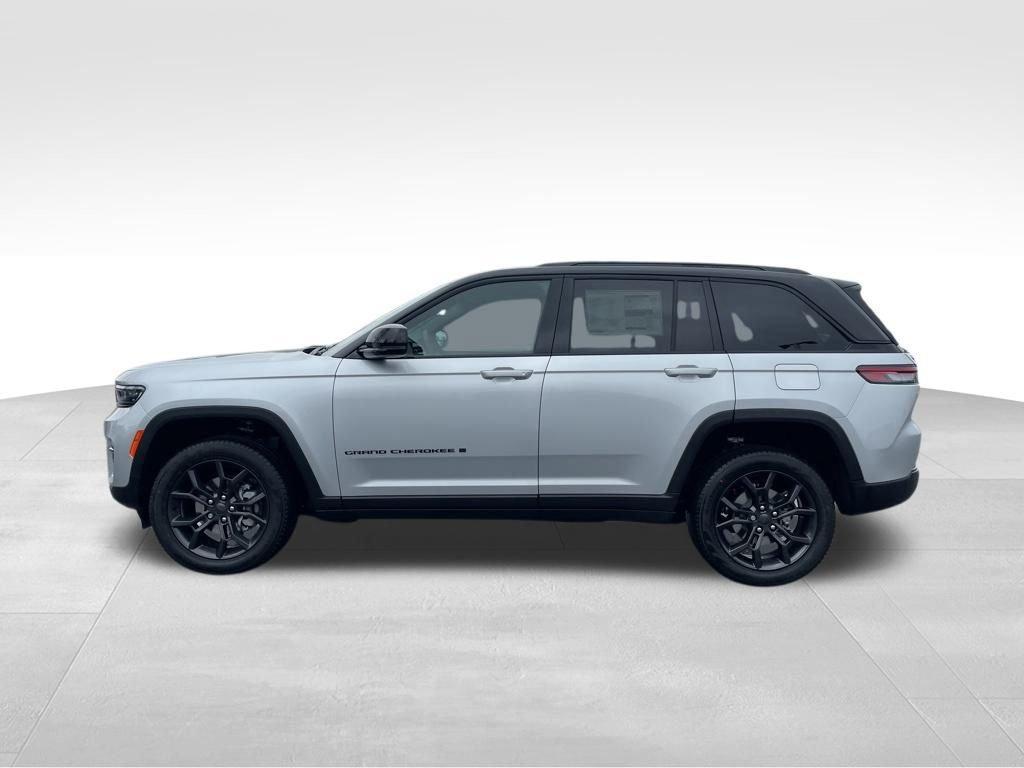 new 2025 Jeep Grand Cherokee car, priced at $39,112