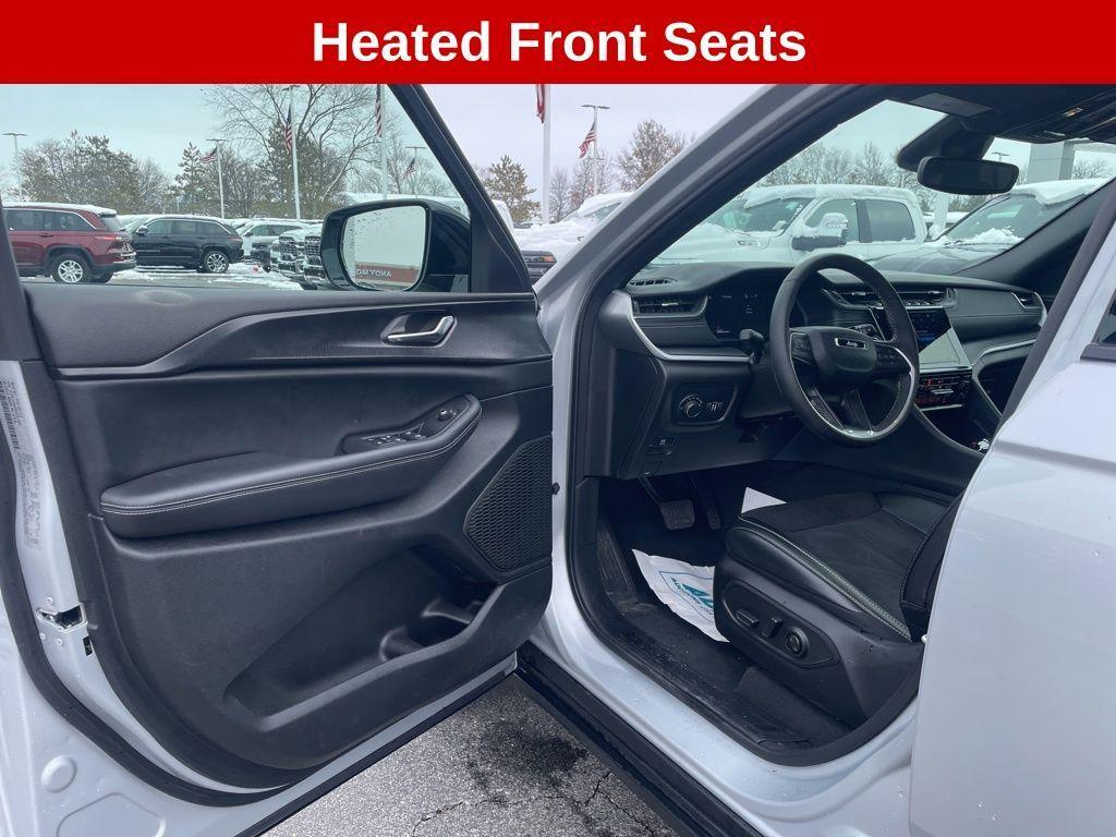 used 2024 Jeep Grand Cherokee car, priced at $32,336