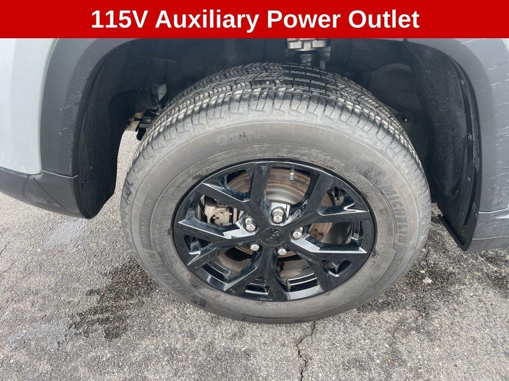 used 2024 Jeep Grand Cherokee car, priced at $32,336