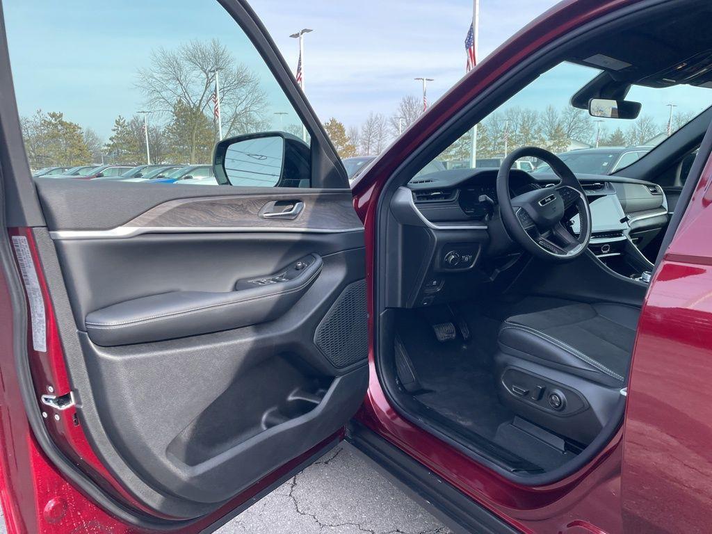 new 2026 Jeep Grand Cherokee car, priced at $47,762