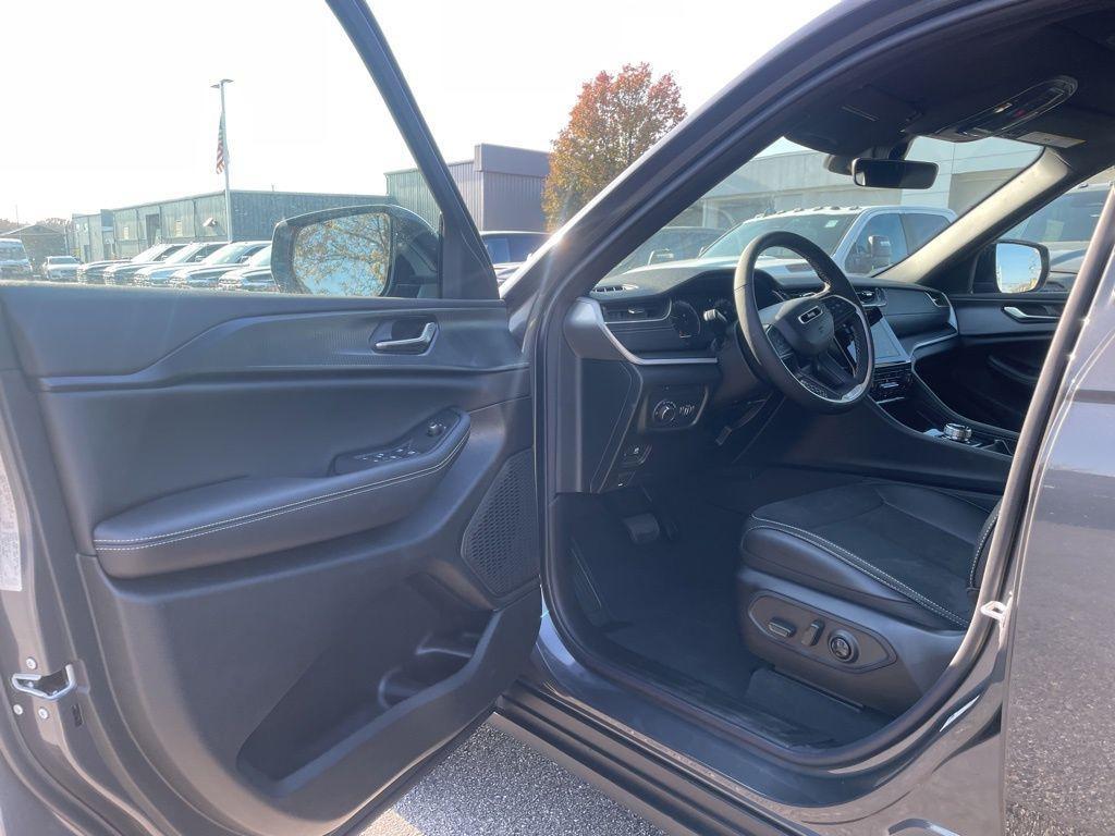 new 2025 Jeep Grand Cherokee car, priced at $40,459