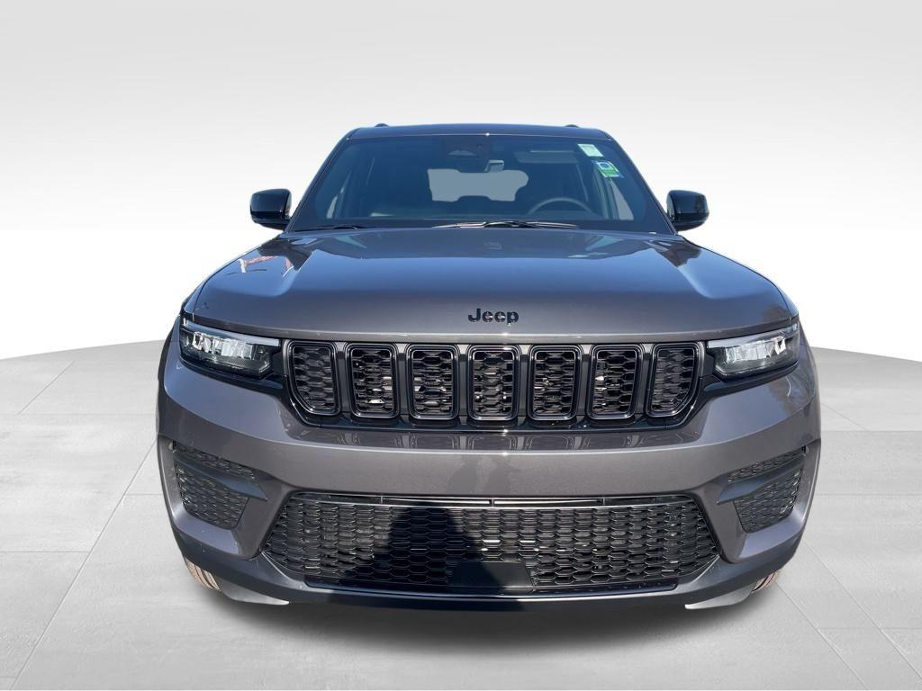 new 2025 Jeep Grand Cherokee car, priced at $40,459
