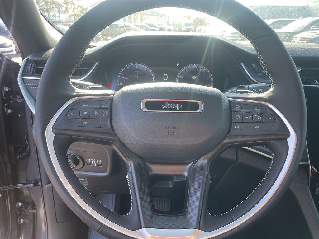 new 2025 Jeep Grand Cherokee car, priced at $40,459