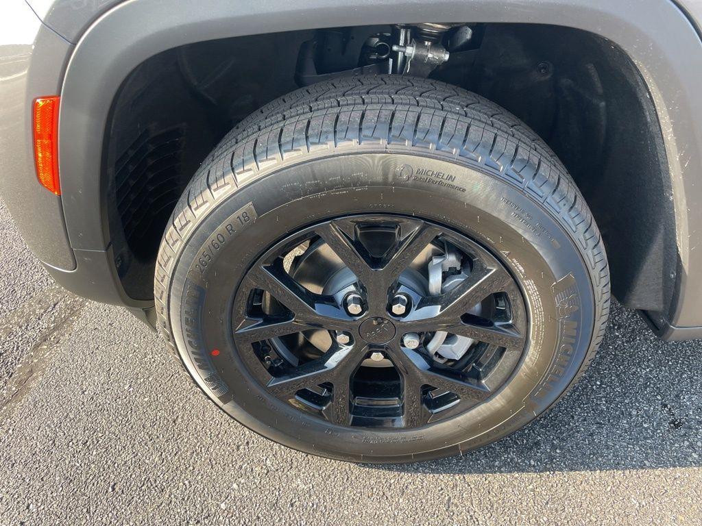 new 2025 Jeep Grand Cherokee car, priced at $40,459