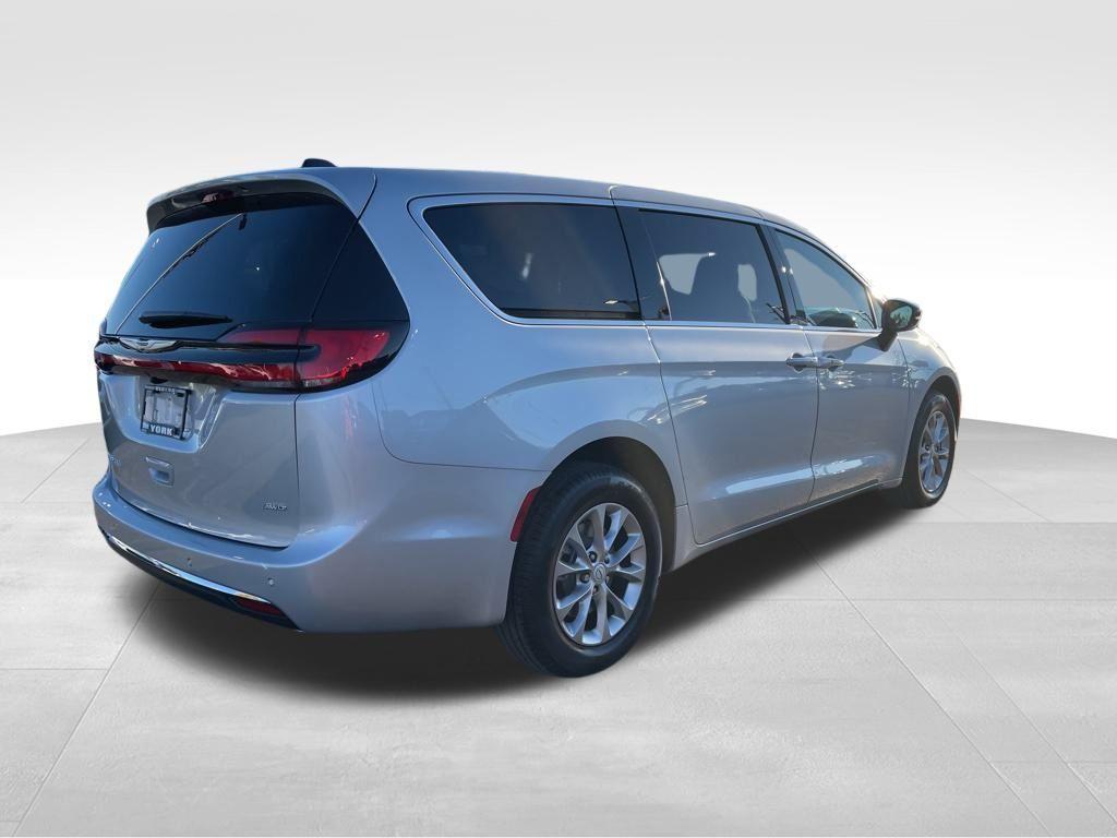 new 2026 Chrysler Pacifica car, priced at $52,785
