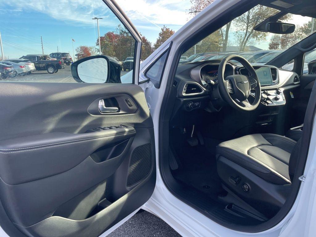 new 2026 Chrysler Pacifica car, priced at $48,997