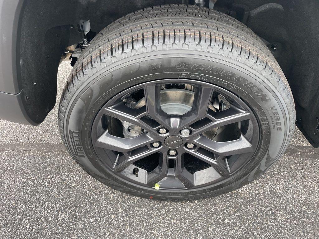 new 2025 Jeep Grand Cherokee car, priced at $49,233