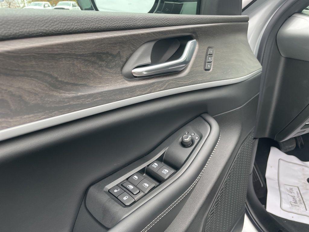 new 2025 Jeep Grand Cherokee car, priced at $49,233