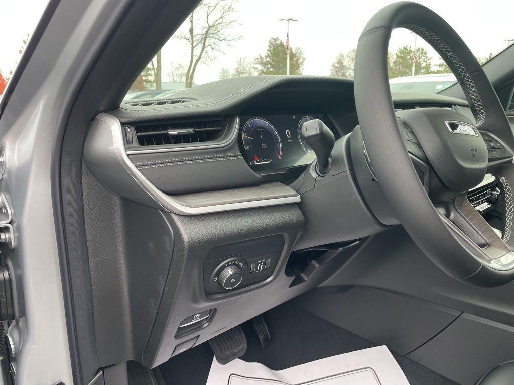 new 2025 Jeep Grand Cherokee car, priced at $49,233