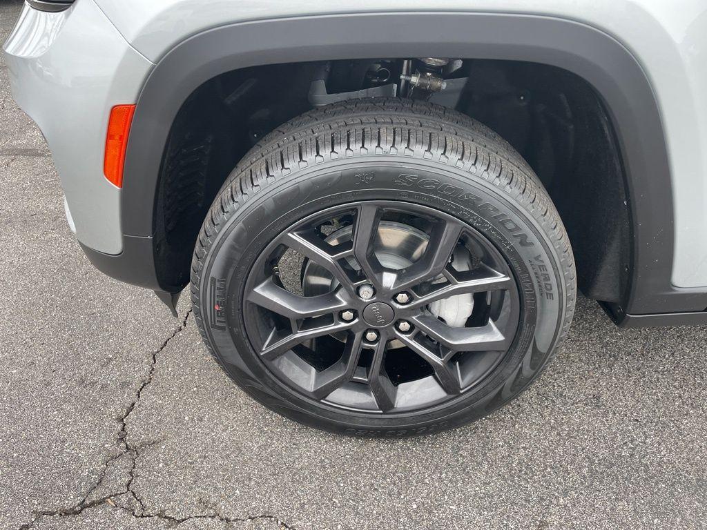 new 2025 Jeep Grand Cherokee car, priced at $49,233