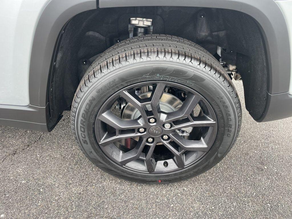 new 2025 Jeep Grand Cherokee car, priced at $49,233