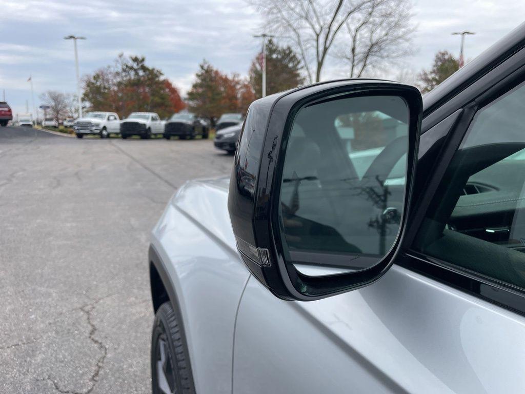 new 2025 Jeep Grand Cherokee car, priced at $49,233