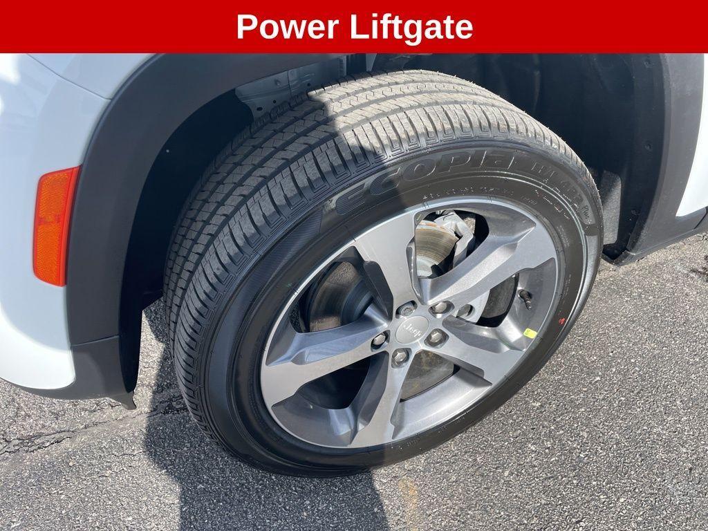 new 2026 Jeep Grand Cherokee car, priced at $42,813