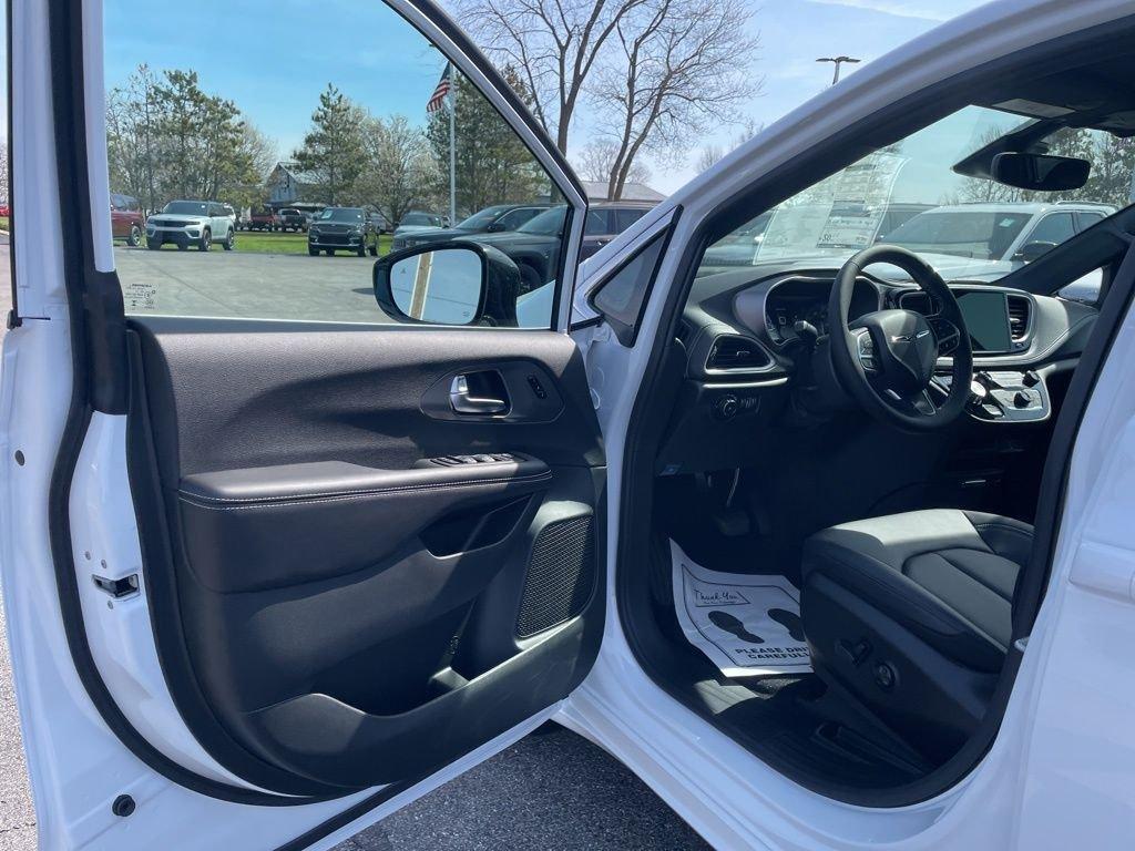 new 2026 Chrysler Pacifica car, priced at $48,616