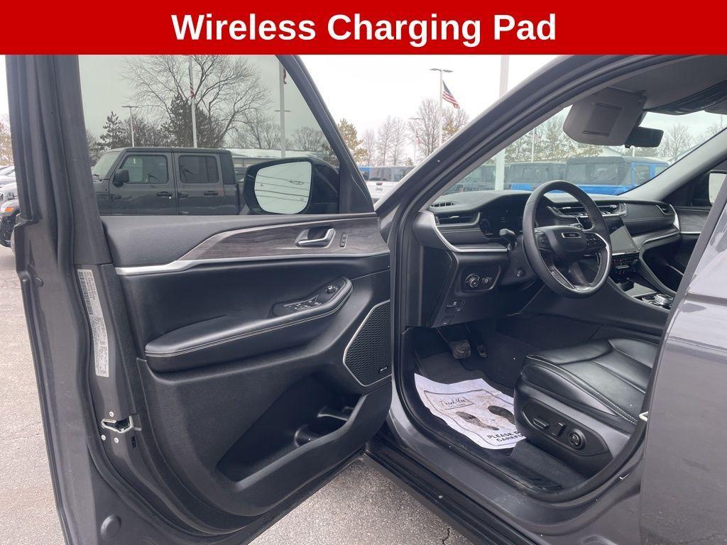 used 2023 Jeep Grand Cherokee car, priced at $28,998