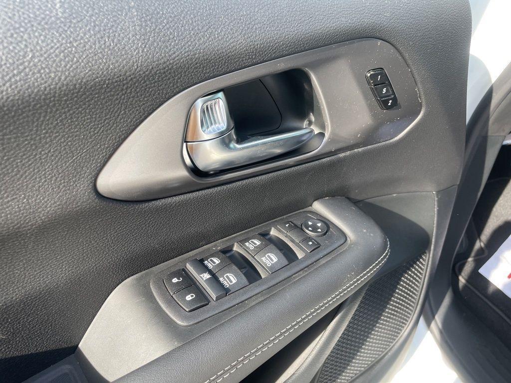 new 2026 Chrysler Pacifica car, priced at $44,852