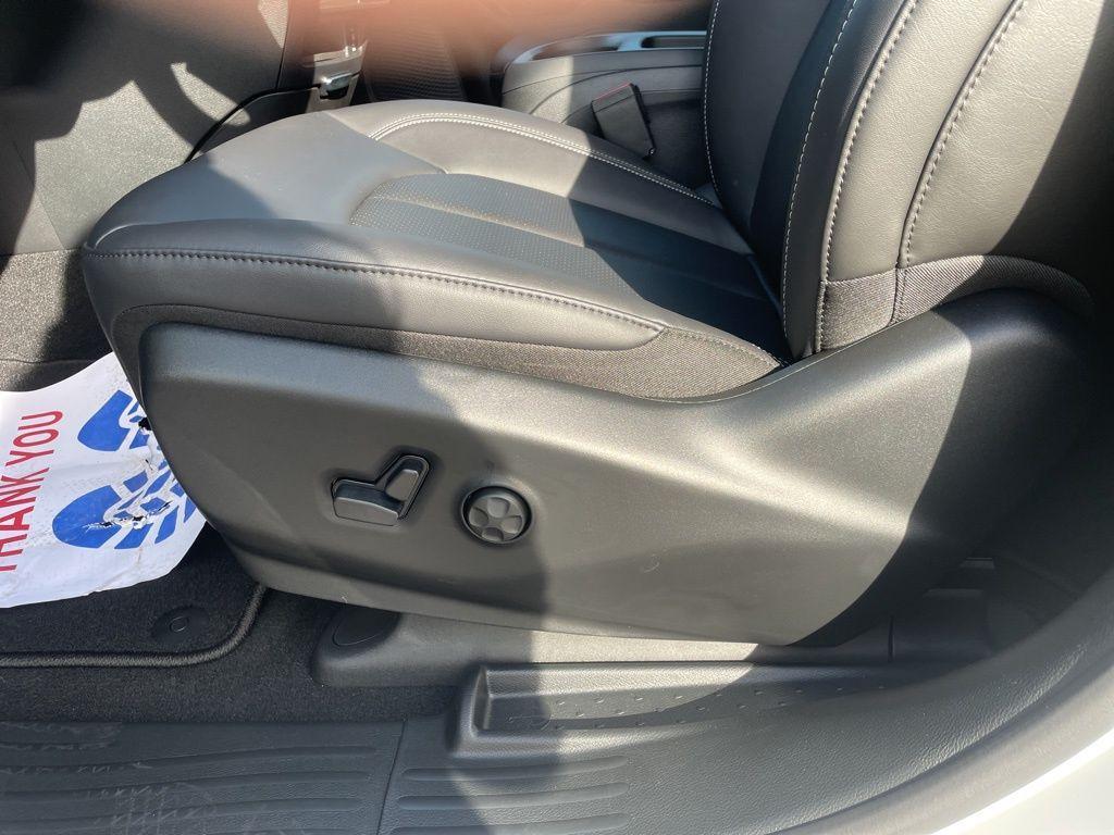 new 2026 Chrysler Pacifica car, priced at $44,852