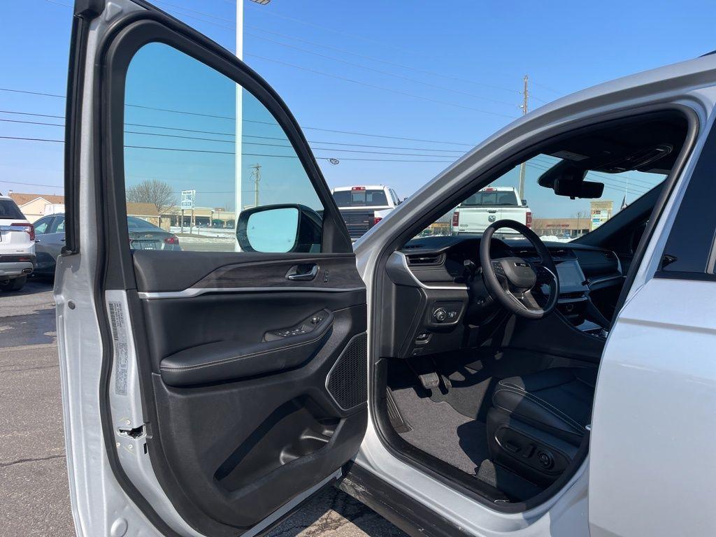 new 2026 Jeep Grand Cherokee car, priced at $48,314