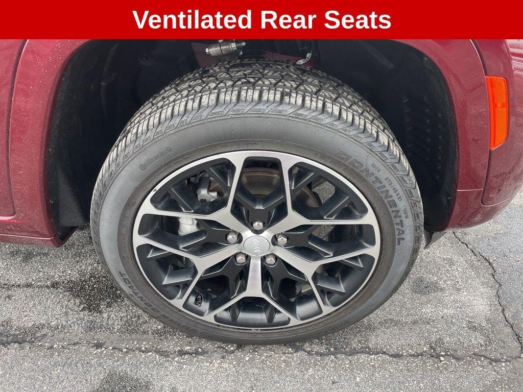 used 2024 Jeep Grand Cherokee car, priced at $46,990