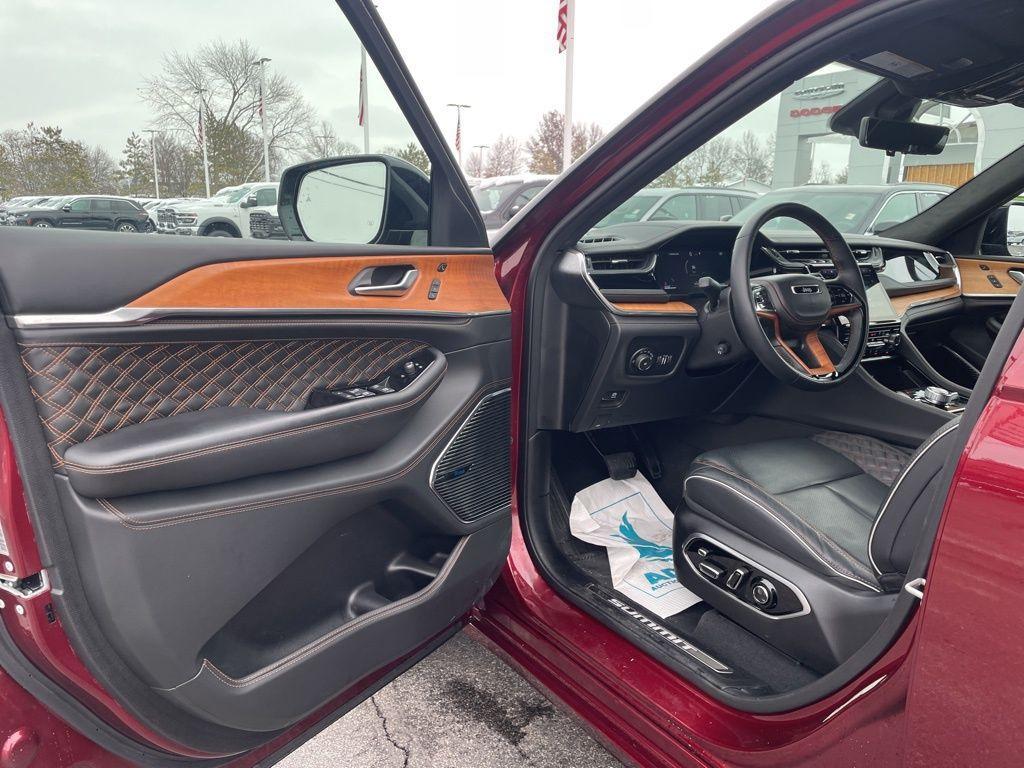 used 2024 Jeep Grand Cherokee car, priced at $46,990