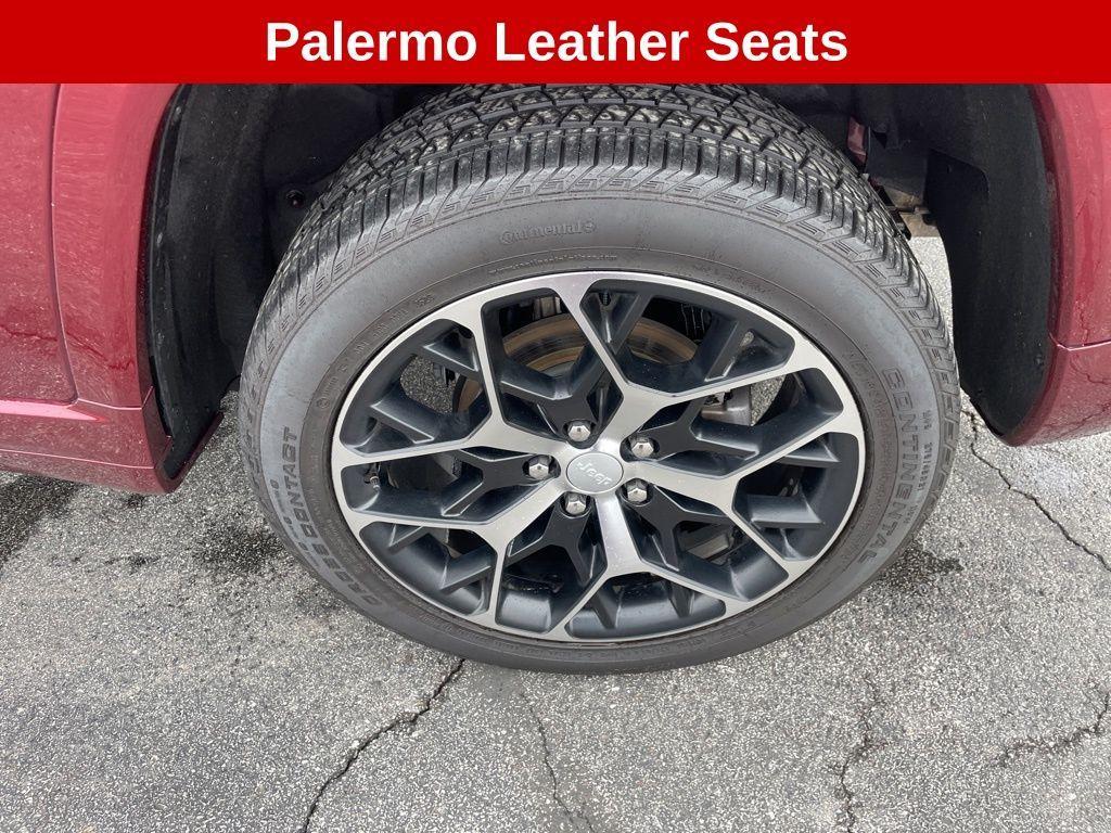 used 2024 Jeep Grand Cherokee car, priced at $46,990