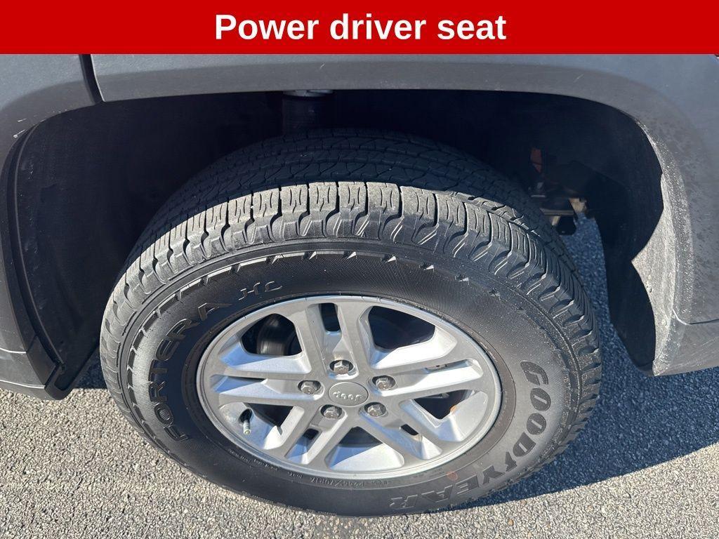 used 2023 Jeep Grand Cherokee car, priced at $27,750